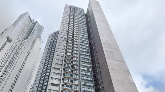 中半山豪宅屋苑嘉富麗苑錄今年第3宗大單位成交，四房雙套戶連車位以6,455萬元市價沽出。