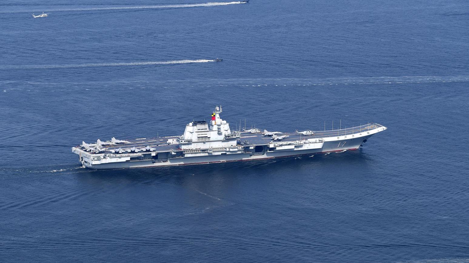 圖為山東艦本月行進在香港水域。（圖／新華社）