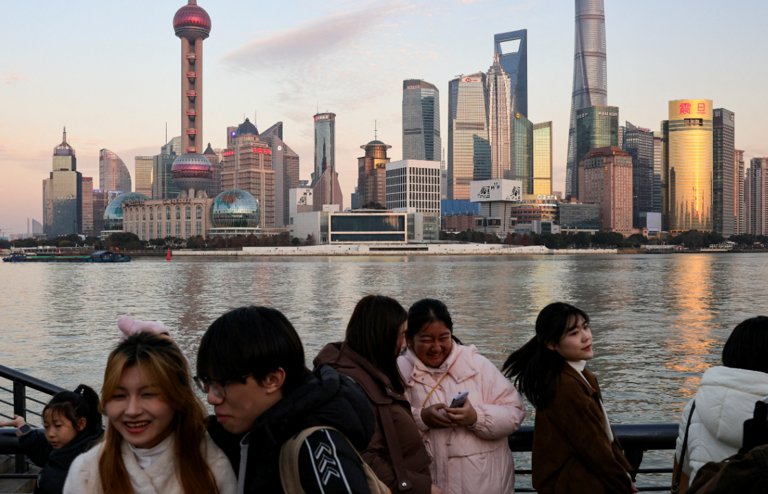 內地上季經濟增長好過預期。國家統計局公布，第2季經濟按年增長5.2%，較首季略為放緩0.2個百分點，但好過市場預期的5.1%。GDP按季增長1.1%，增速較首季略為減慢。上半年經濟按年增長5.3%。（路透社資料圖片）