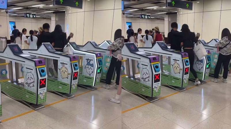 兩人相擁出閘逃票。(FB 車cam L（香港群組）)