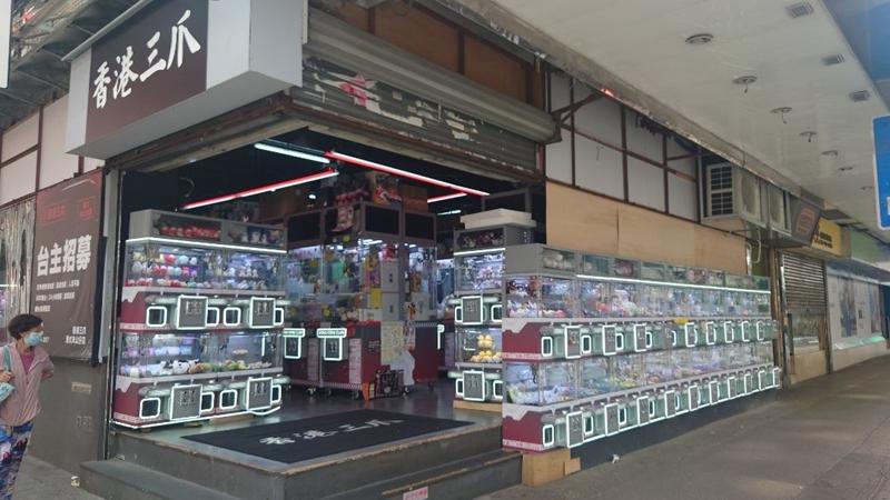 旺角夾公仔店被偷1隻Labubu公仔，警追緝一名男子。(網上圖片)