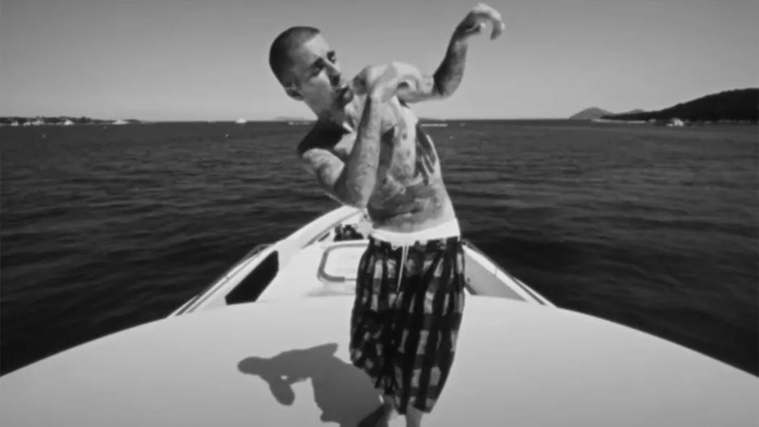 Justin Bieber釋出新歌MV 老婆囝囝演出家庭樂