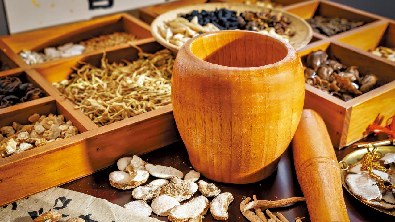 服用中藥會中毒傷肝？