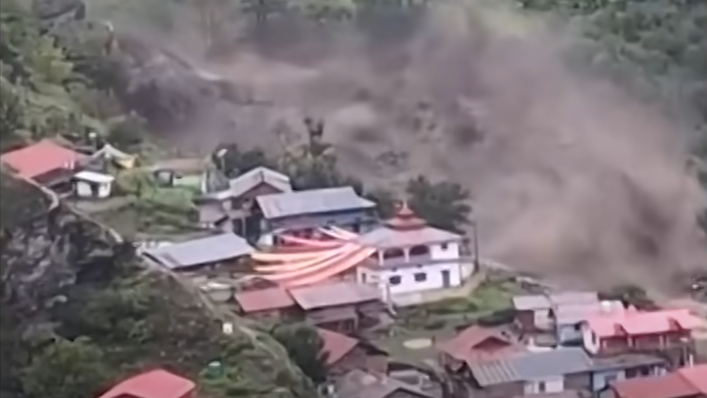印度山洪暴發毀村4死100人失蹤 山泥湧至居民慌忙逃離(有片)