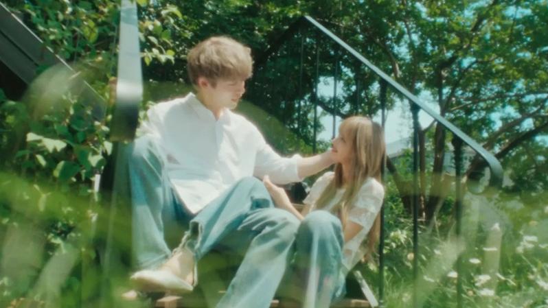 Lisa@BLACKPINK坂口健太郎微電影MV出爐 願做湖映照你的美