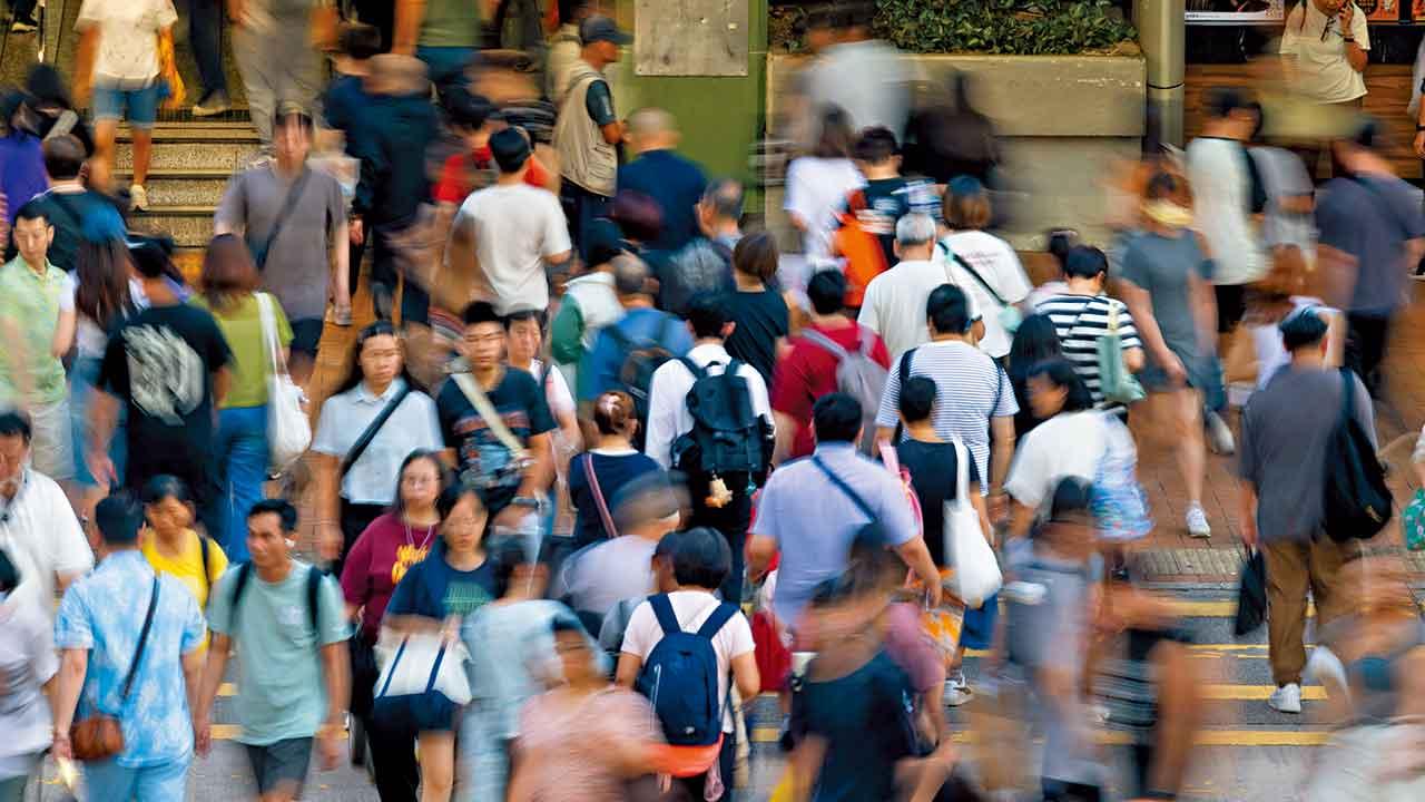 港人壽命續延長 男84.2歲女88.6歲 年輕人自殺率不跌反升 學會籲採心理健康介入措施