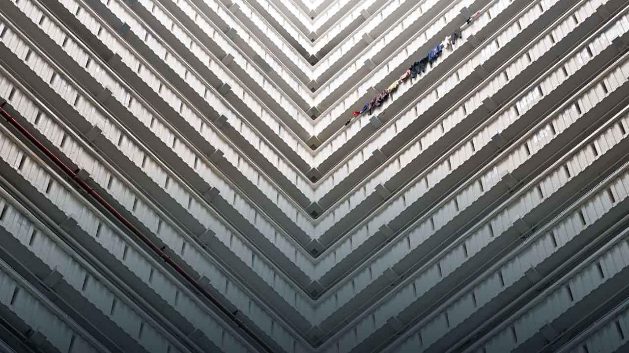 打擊濫用公屋三年回收九千單位  何永賢：首批3宗舉報濫用獲發獎金 單位涉提供美甲及穴位按摩