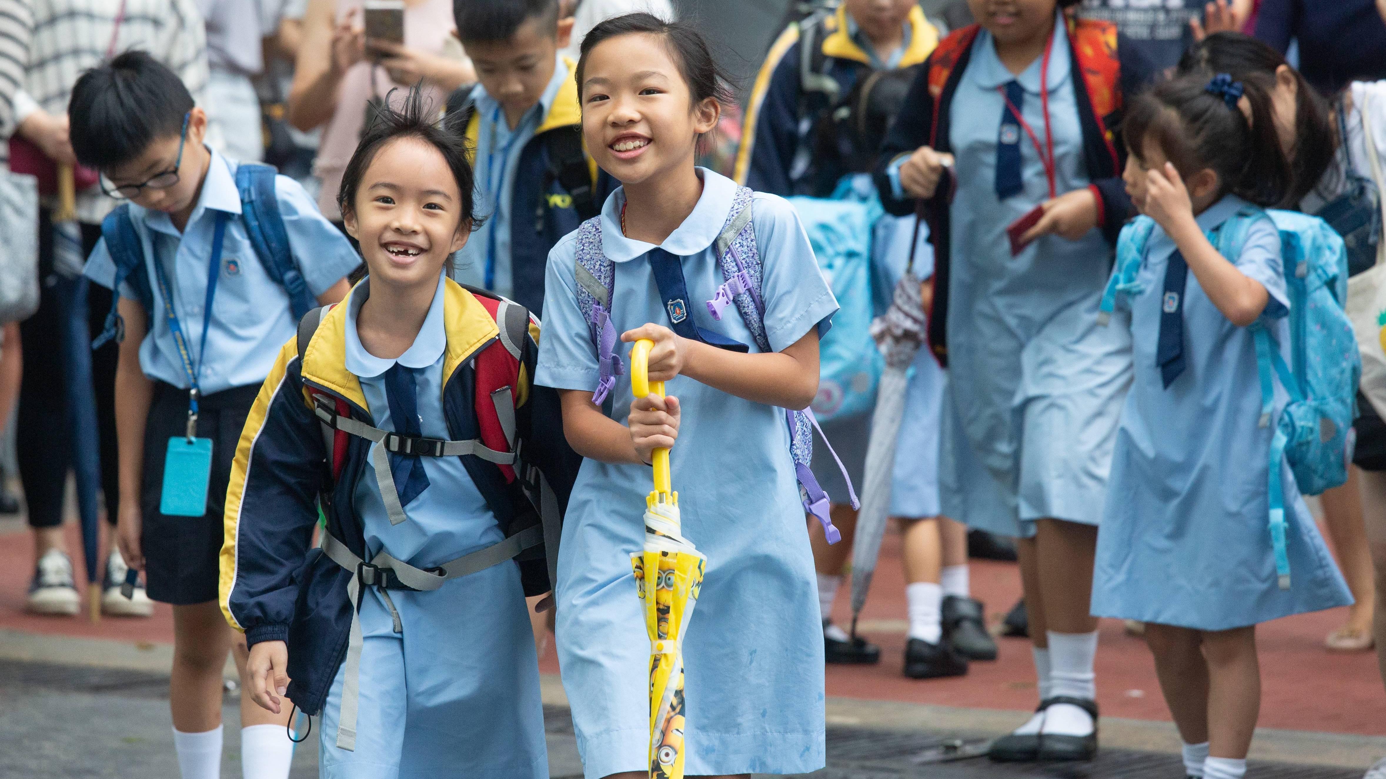 明日開學，運輸署提醒學生預早出門。