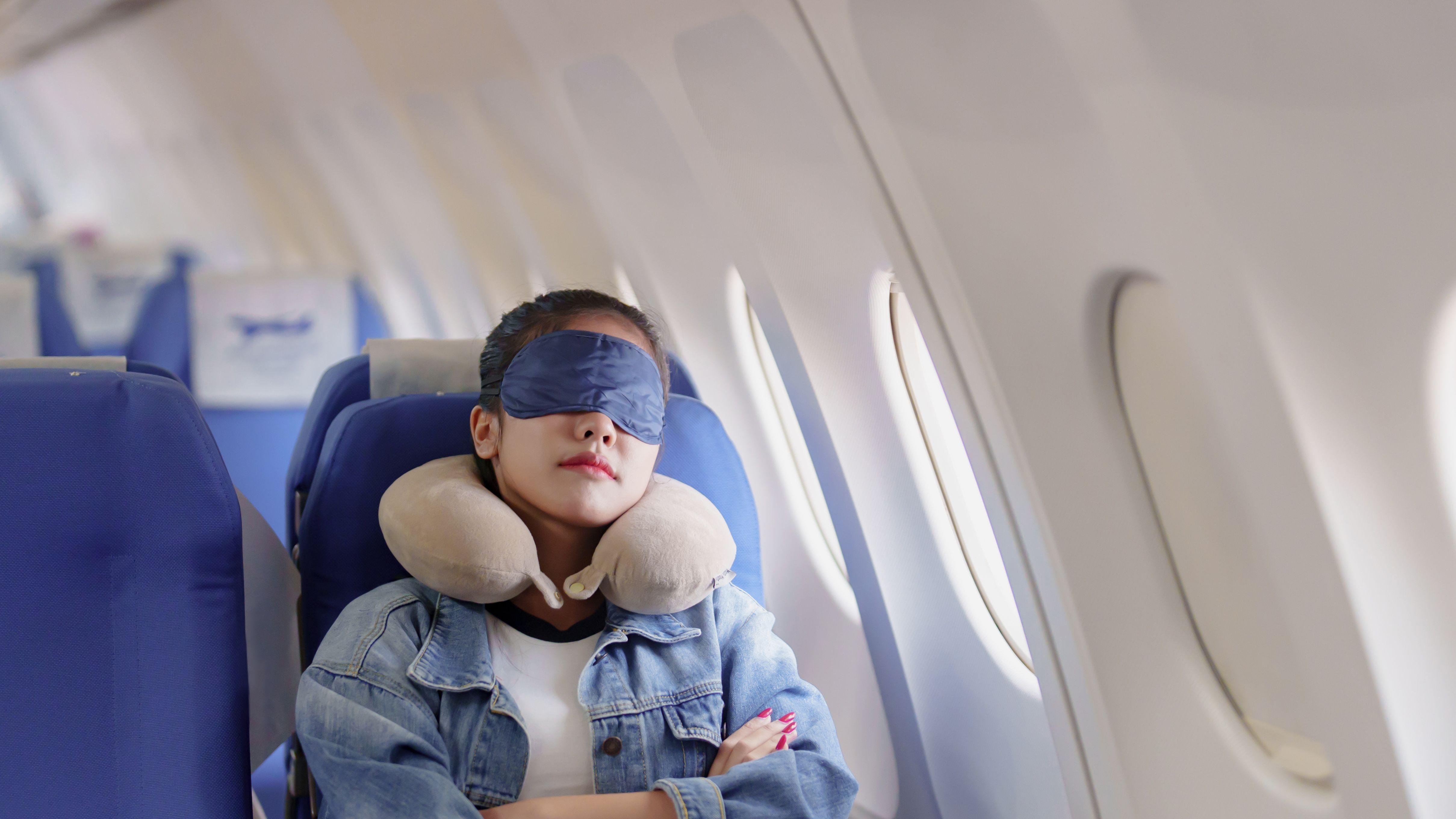 猝逝 搭飛機 飛機 咖啡 可樂 深度靜脈血栓 血栓 經濟艙症候群