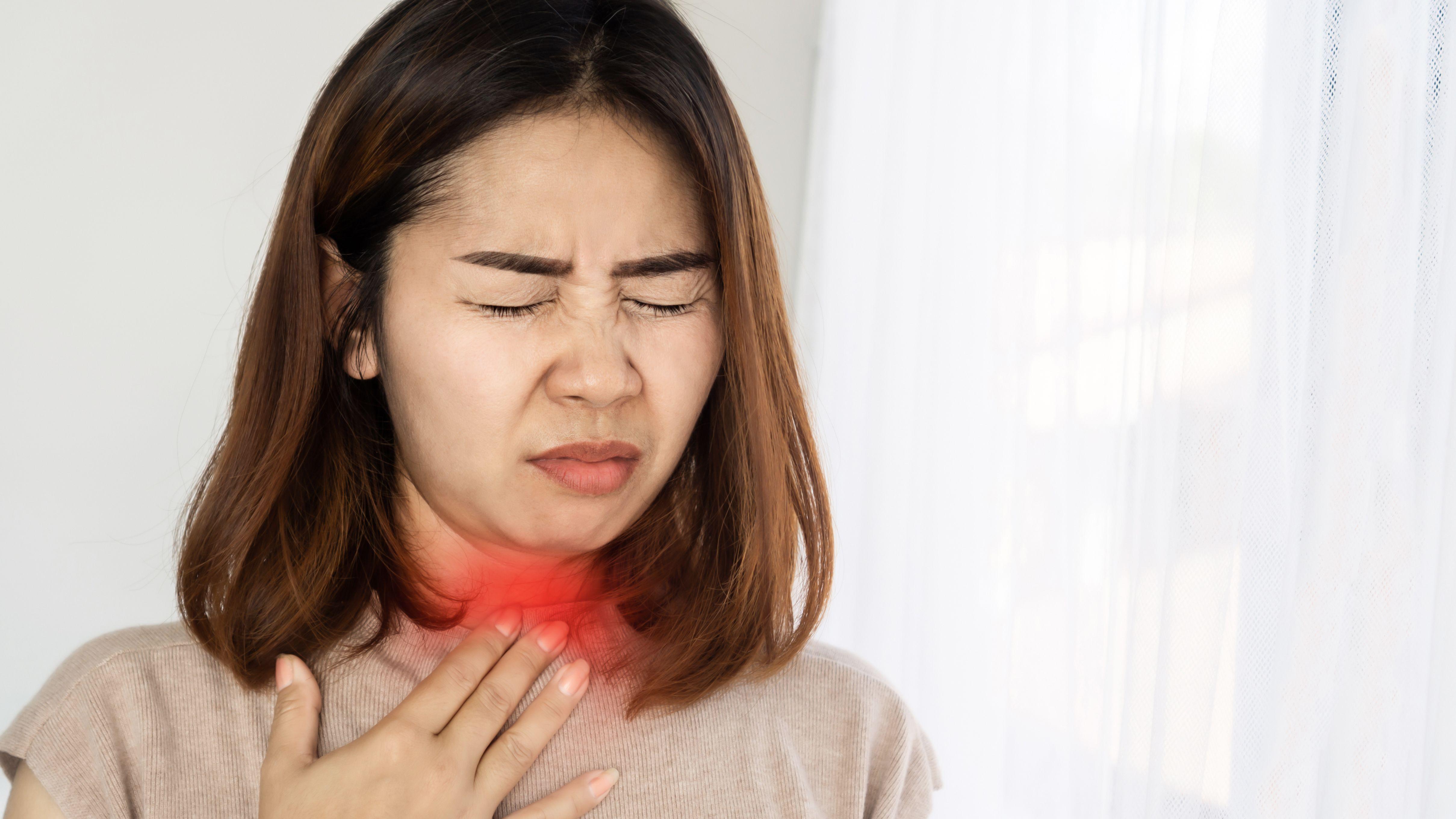 喉嚨異物感 喉嚨 腫瘤 癌症 咽喉 胃酸倒流 吞嚥