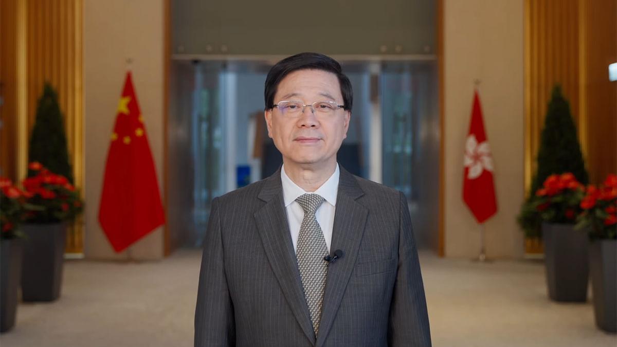 李家超已就新一份《施政報告》收到逾6,900份意見。(李家超FB影片截圖)