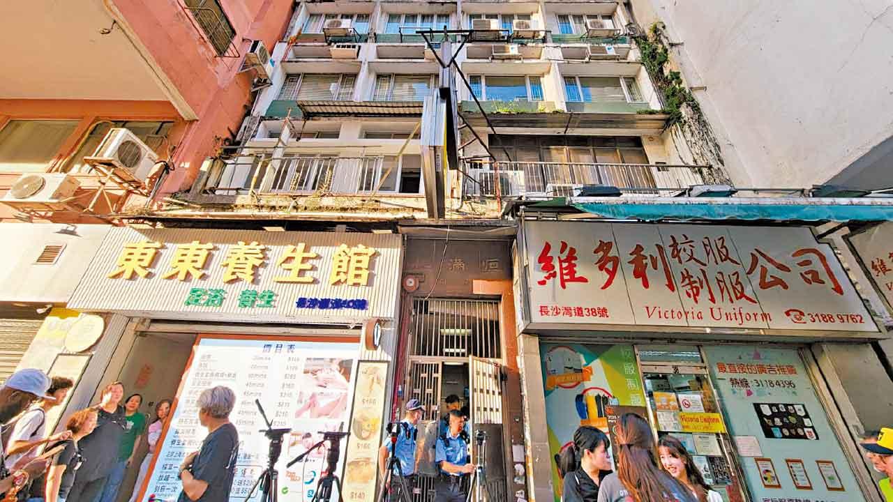 疑刺斃八旬母 焗死唐氏綜合症胞弟 五旬姊天台企跳獲救 涉謀殺被捕