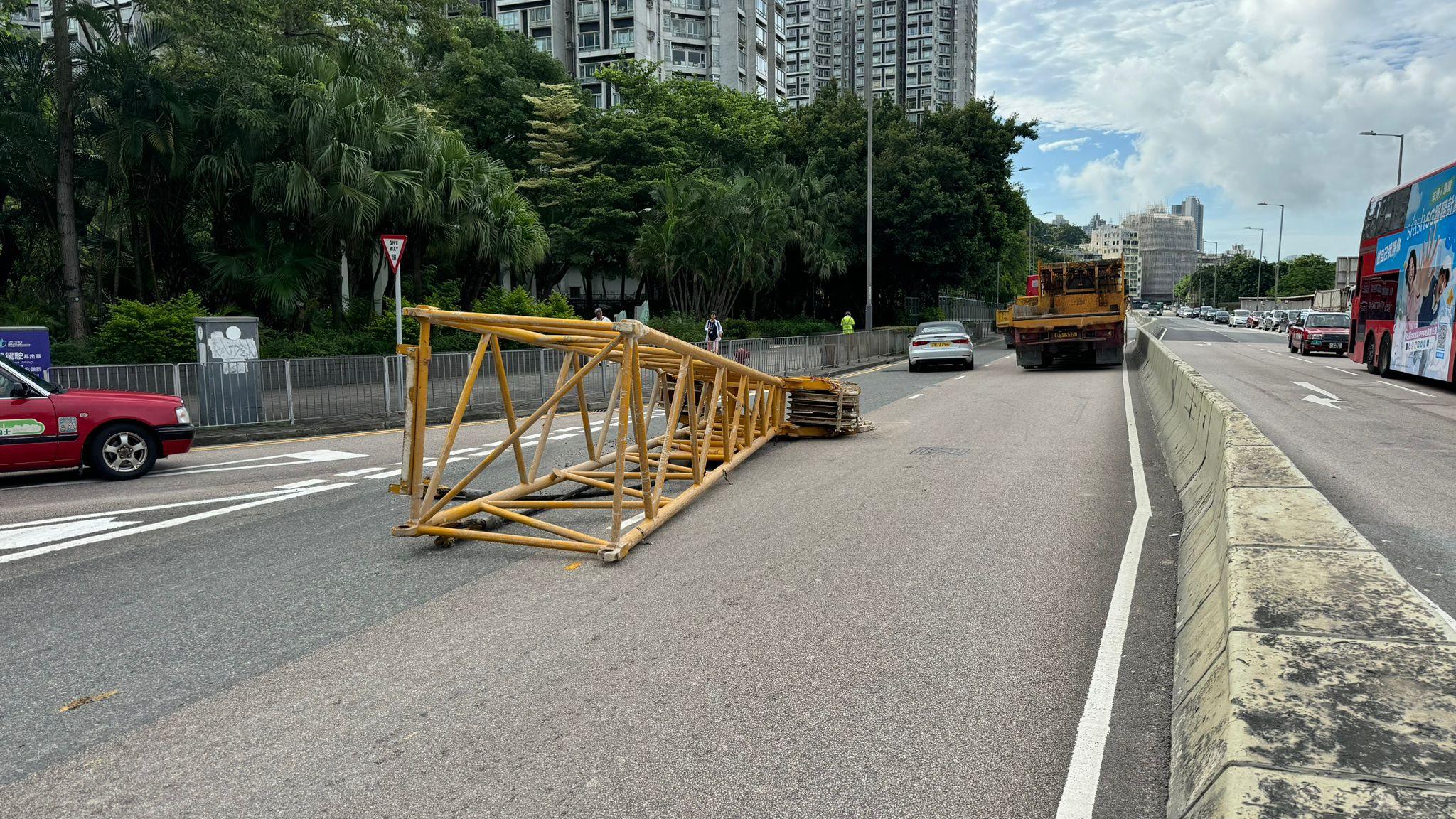 藍田發生交通意外。（fb「車cam L（香港群組）」圖片）