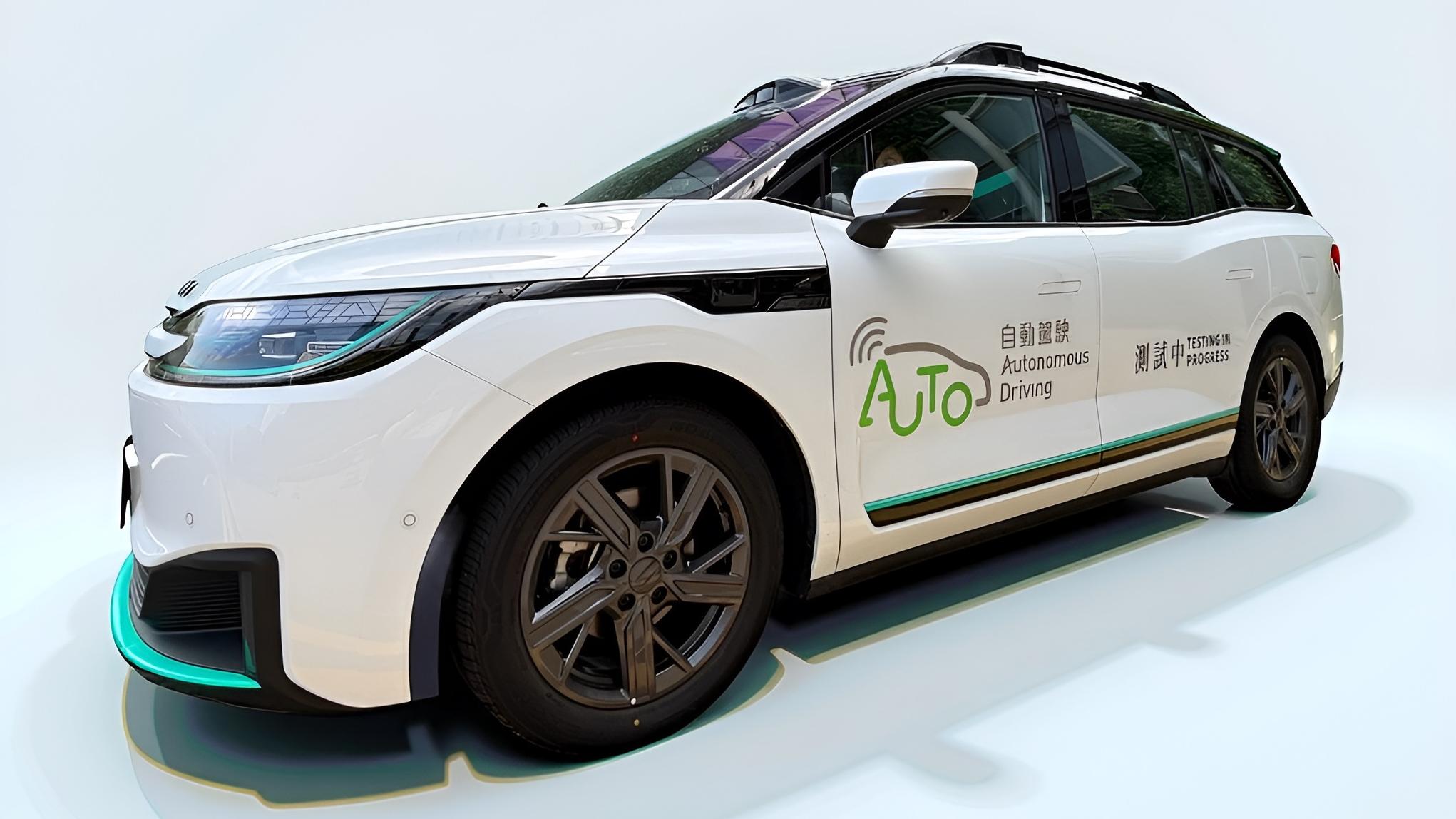 所有先導自動駕駛車輛需於車身展示標籤，以助其他道路使用者識別。