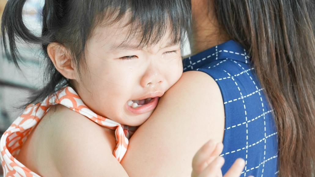 每個孩子適應新環境的節奏不同，重點不在「他甚麼時候不哭了」，而在於大人如何用穩定的態度與支持，讓孩子慢慢找到安全感。