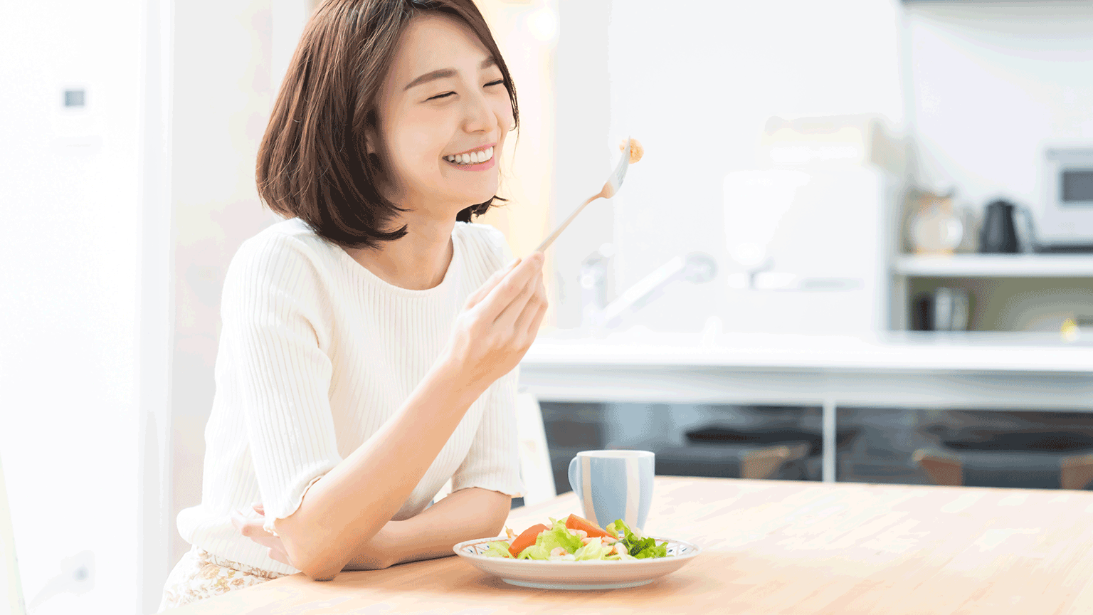 許多人為了延長斷食時間選擇跳過早餐，但韓國一項研究顯示，同樣是間歇性斷食，下午才吃第一餐的人減重效果有限，胰島素分泌還不減反增，血糖控制變得更差。