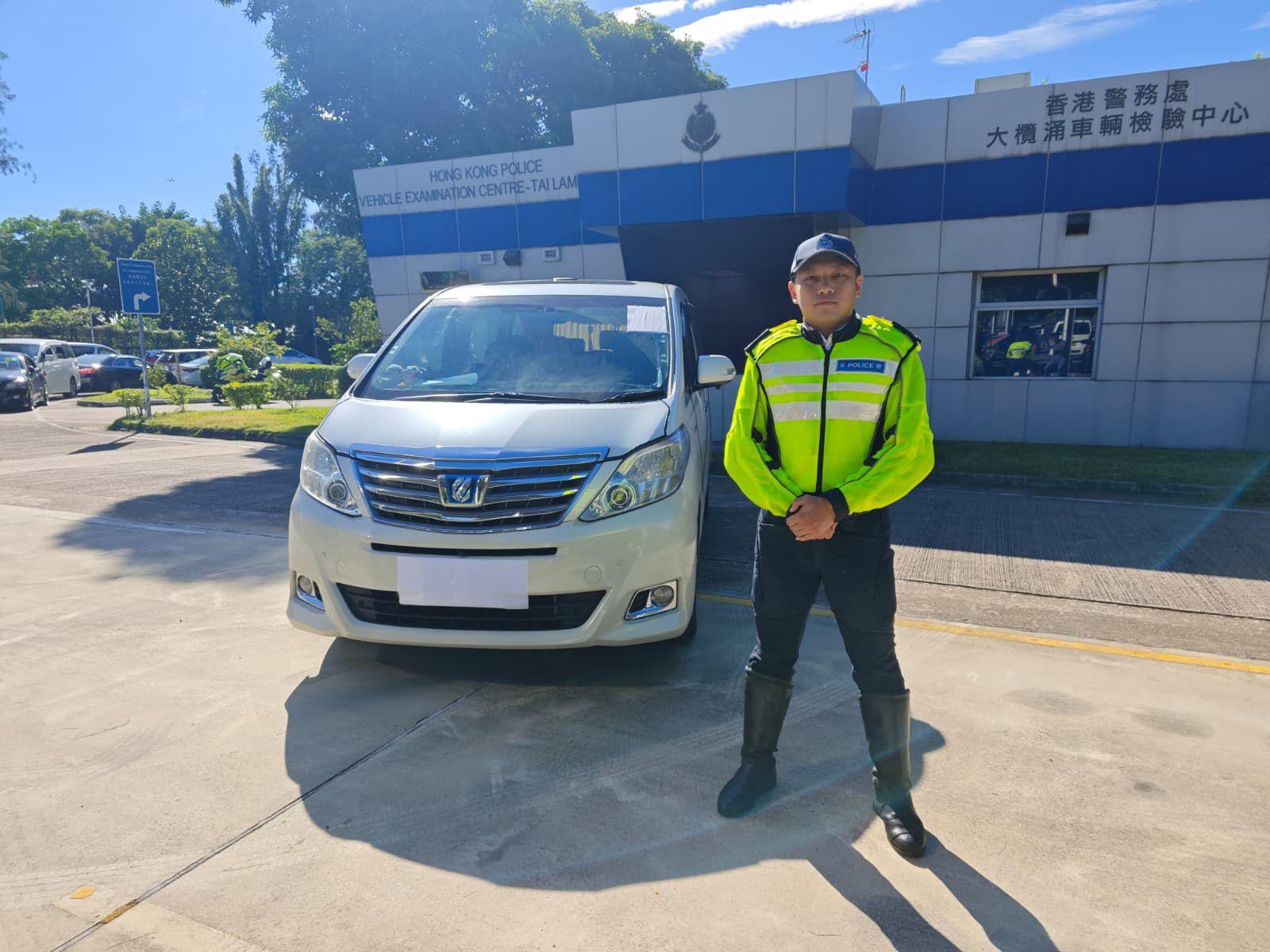 警元朗打擊白牌車拘兩男司機，內地男另涉兩罪被捕。