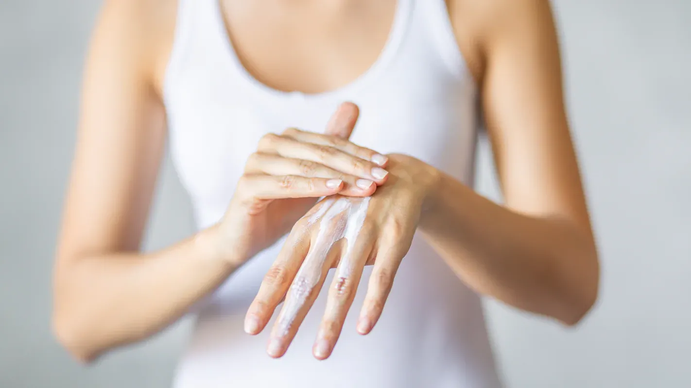 異位性皮膚炎的穩定控制需醫療與生活雙管齊下。病人應與醫生共同訂定治療目標，並落實日常護膚保養，才能降低急性發作風險