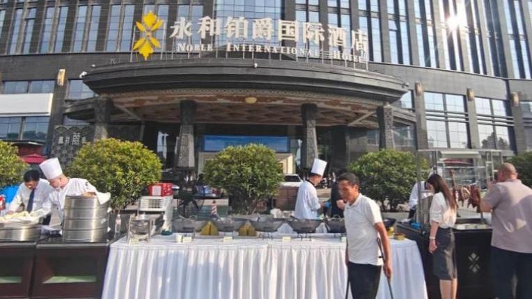 內地五星級酒店掀擺攤潮　賣滷鴨、乳鴿對抗消費降級