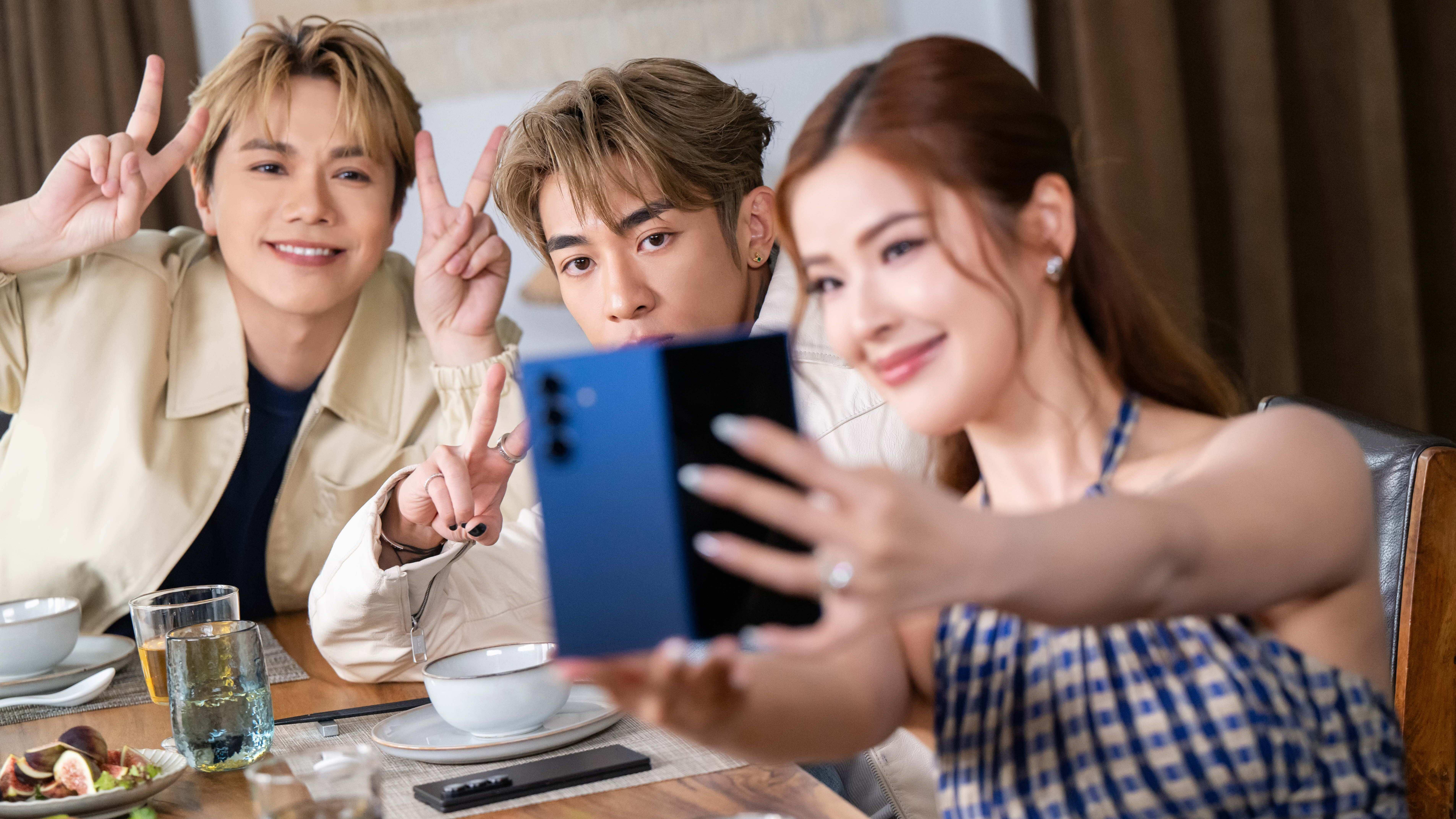 張敬軒夥Tyson Yoshi夫妻檔拍宣傳片 Samsung Galaxy Z Fold7拍攝煮大餐(有片)