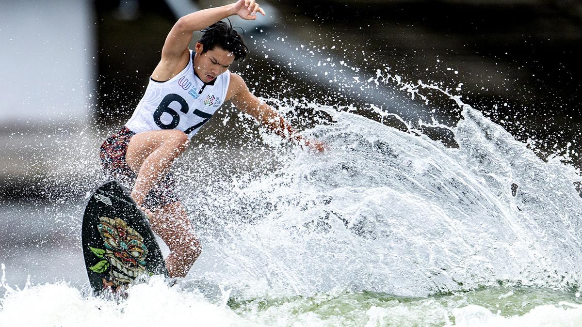 港隊鄭俊軒在世運會尾波衝浪決賽奪得銅牌。(相片由港協暨奧委會提供)