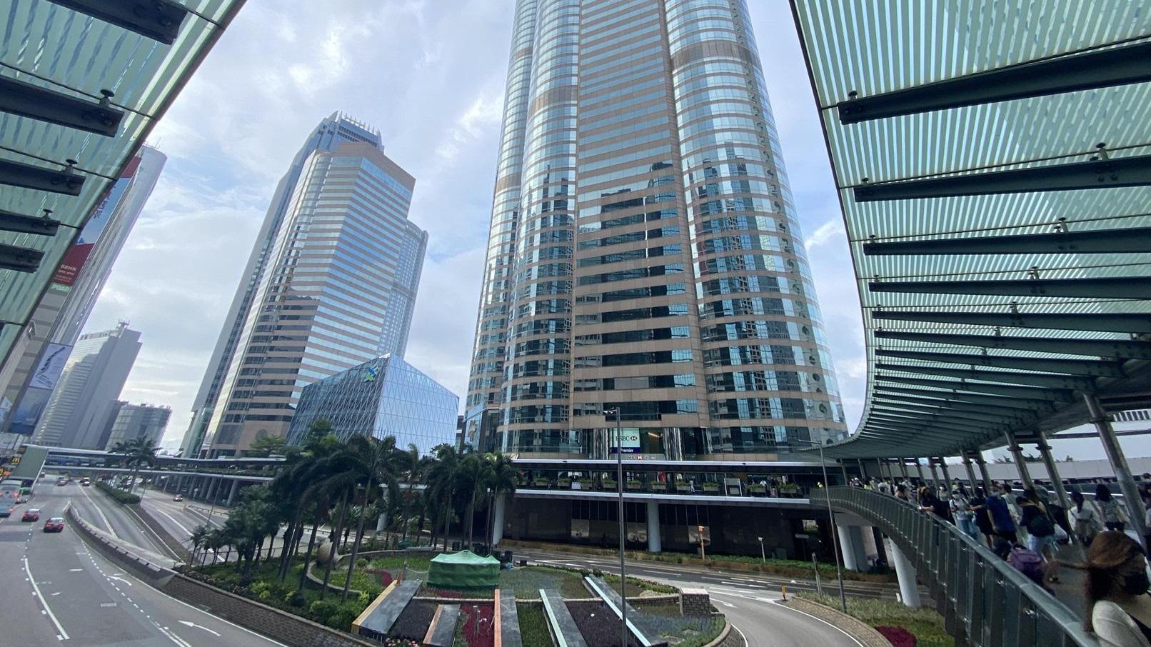 在期權交易上要看時機及引伸波幅當時的高低。(資料圖片)