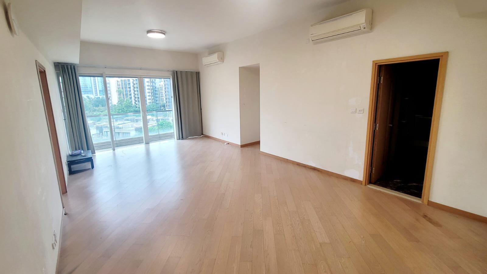 單位擁有巨廳，面向屋苑內園。