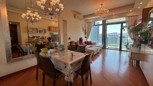 寬敞的大廳，活動空間充裕。(代理提供)