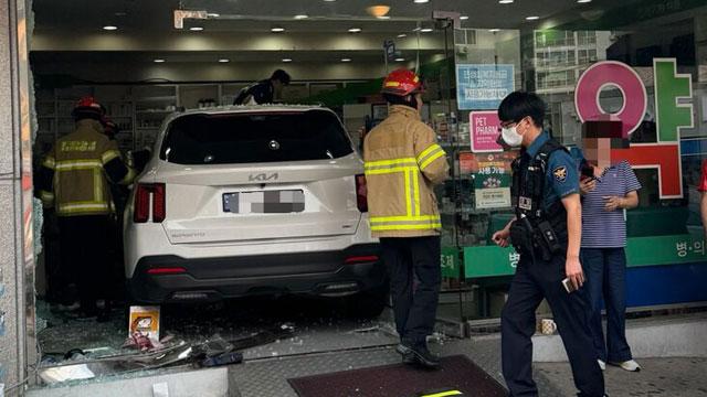 南韓驚傳汽車失控暴衝，無辜藥劑師送醫後不治。（示意圖／PIXABAY）