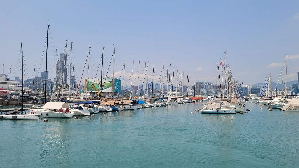 香港擁有1,180公里海岸線及263個島嶼，具備成為亞洲遊艇樞紐的天然優勢。