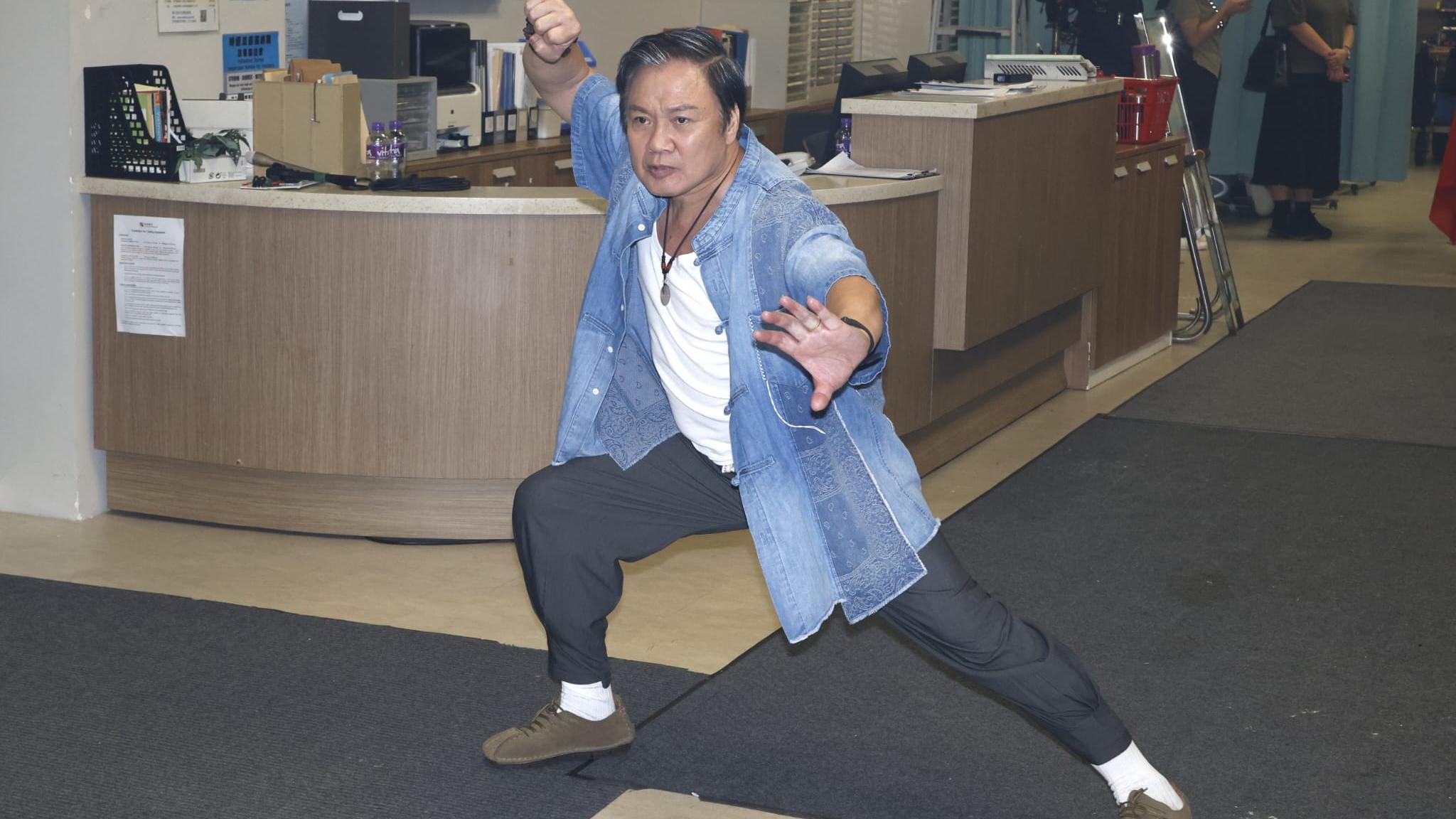 羅莽星期日公開現身 《觸電》總動員尖沙咀辦首映禮