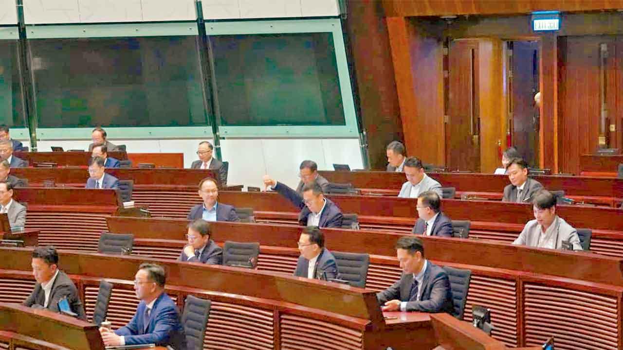 《同性伴侶關係登記》草案71票反對遭否決 本屆政府首有法案被推翻