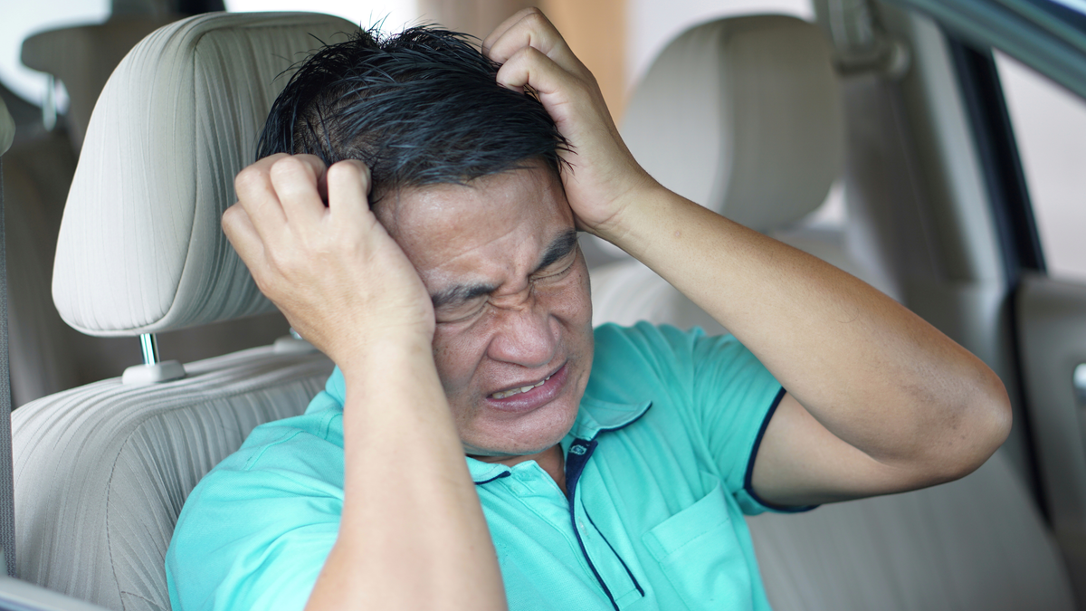 服用部分藥物後再上路，同樣可能引起疲勞、暈眩、嗜睡、視線模糊、專注力與判斷力下降，導致反應速度變慢，其危險程度不亞於醉駕。