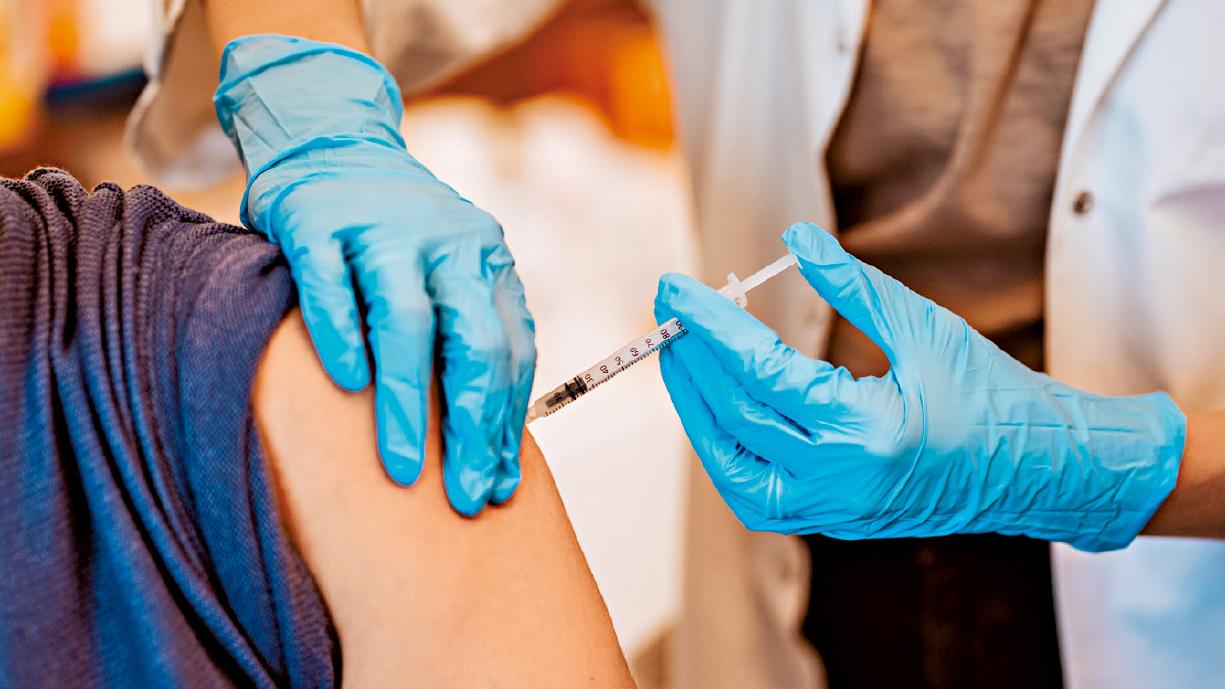 防護中心︰本港已進入夏季流感季節  徐樂堅︰打流感針不能揀牌子免損運作流程