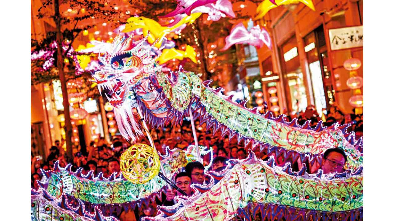 利東街中秋綵燈會 800盞花燈點亮灣仔 LED夜光龍中秋夜登場