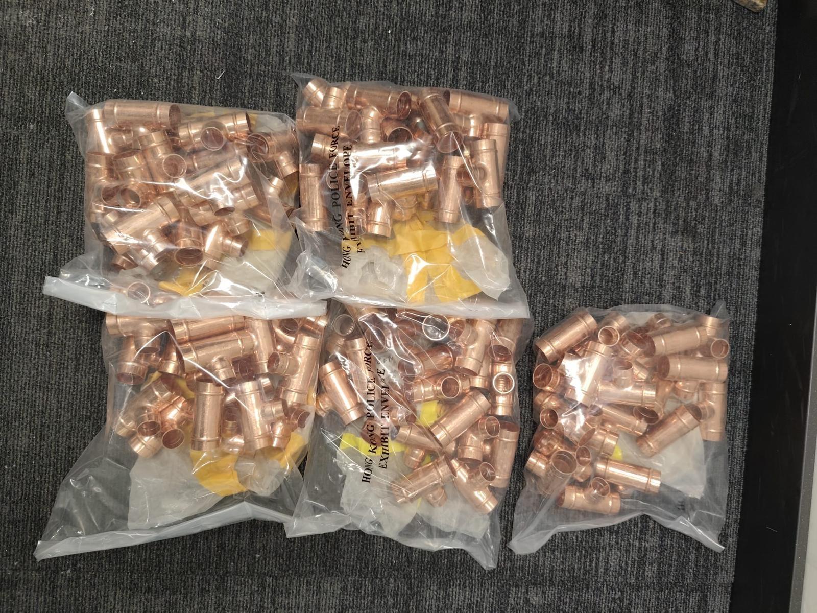 九龍灣中年婦遇警截查，揭偷地盤3000元銅電線銅喉被捕。(警方圖片)