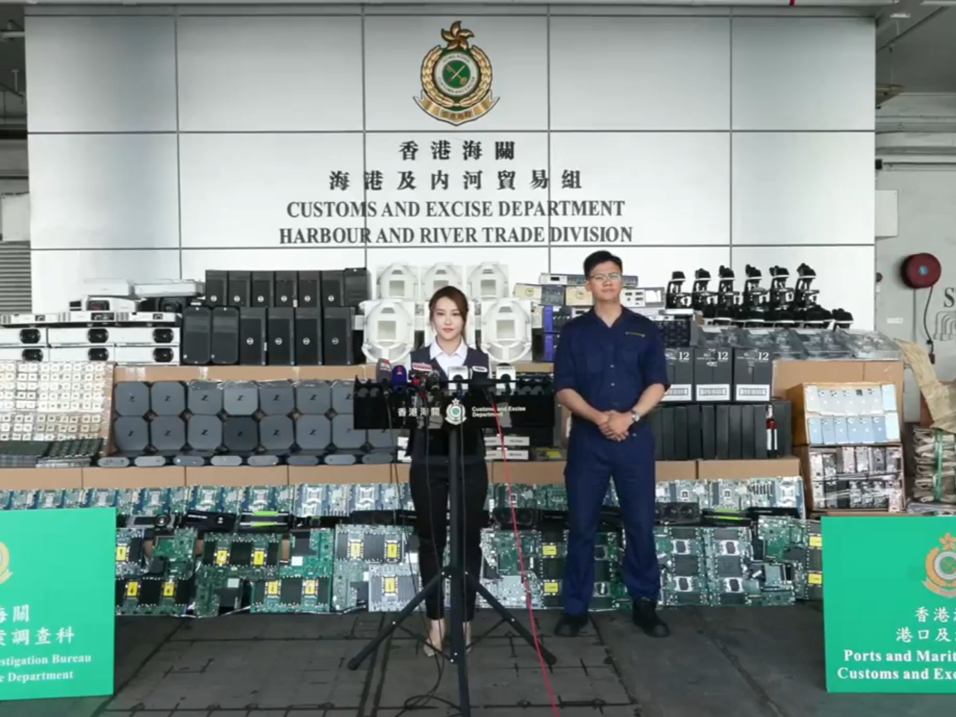 海關破出口遠洋船走私案，檢1.4億元走私貨包括瀕危鯊魚皮。(香港海關Facebook)