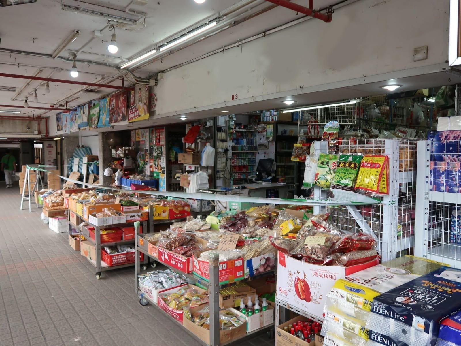 海關檢132萬支懷疑私煙。圖為位於觀塘的懷疑私煙銷售點。