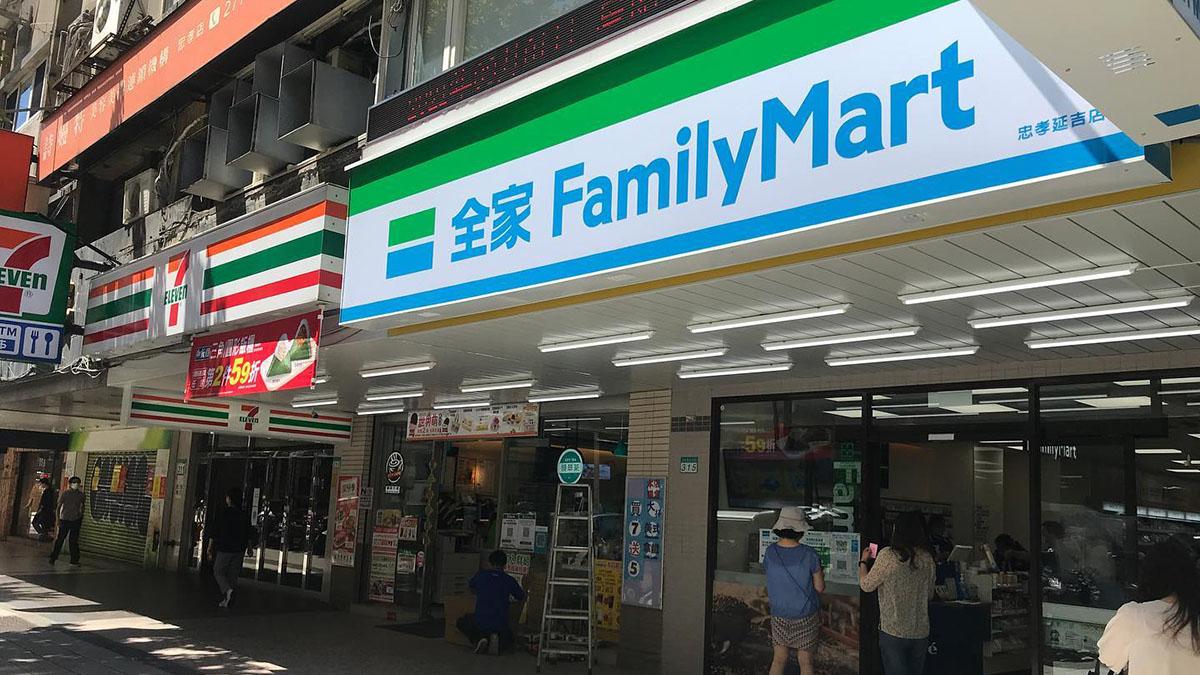 台灣有插畫家描繪當局在便利店買煙「放蛇」的手法。(互聯網)