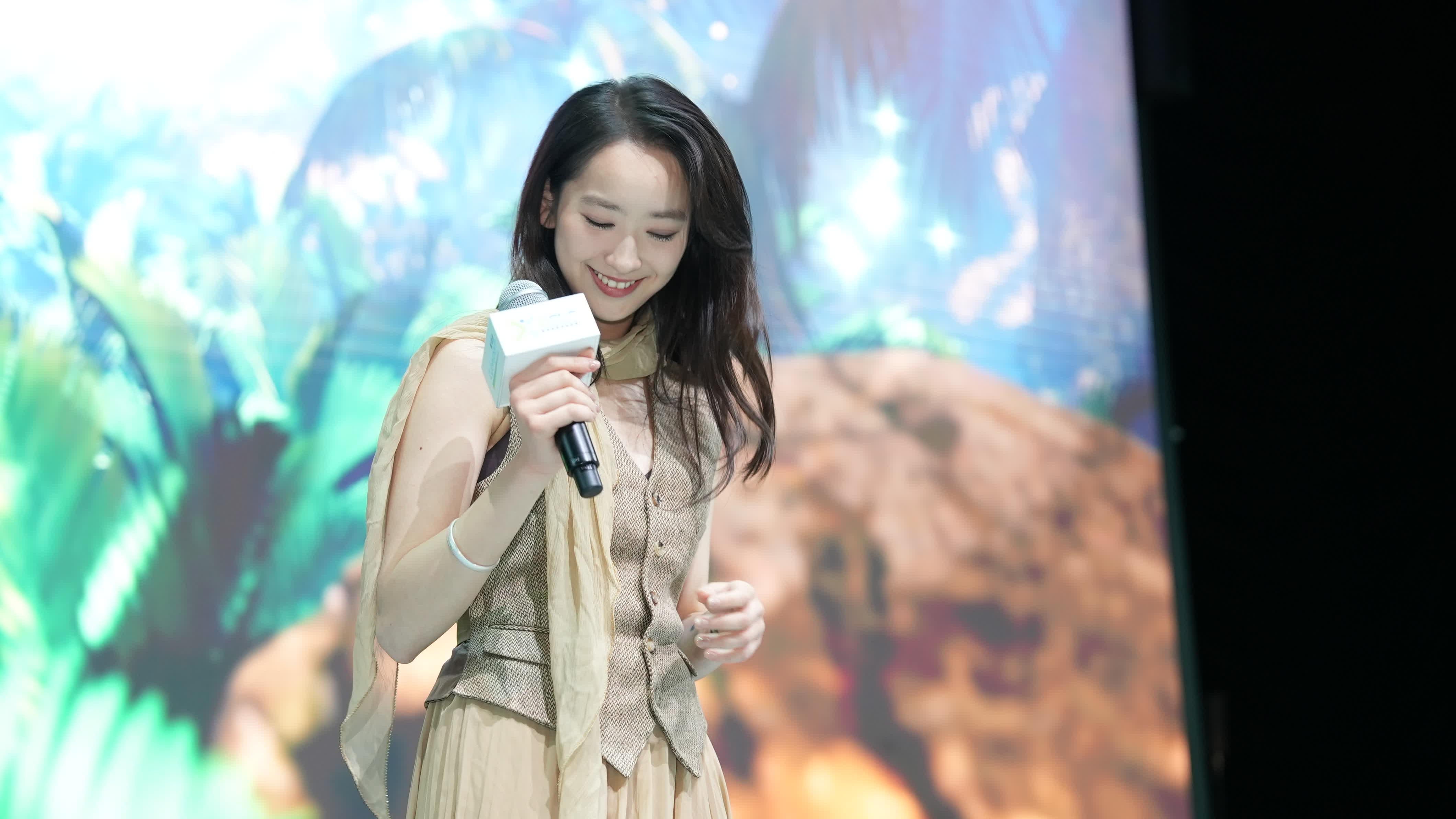 林愷鈴與虛擬歌手合唱感覺好真實 日常用AI設計個人造型