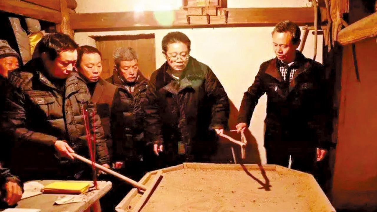 扶乩找祖師爺求助