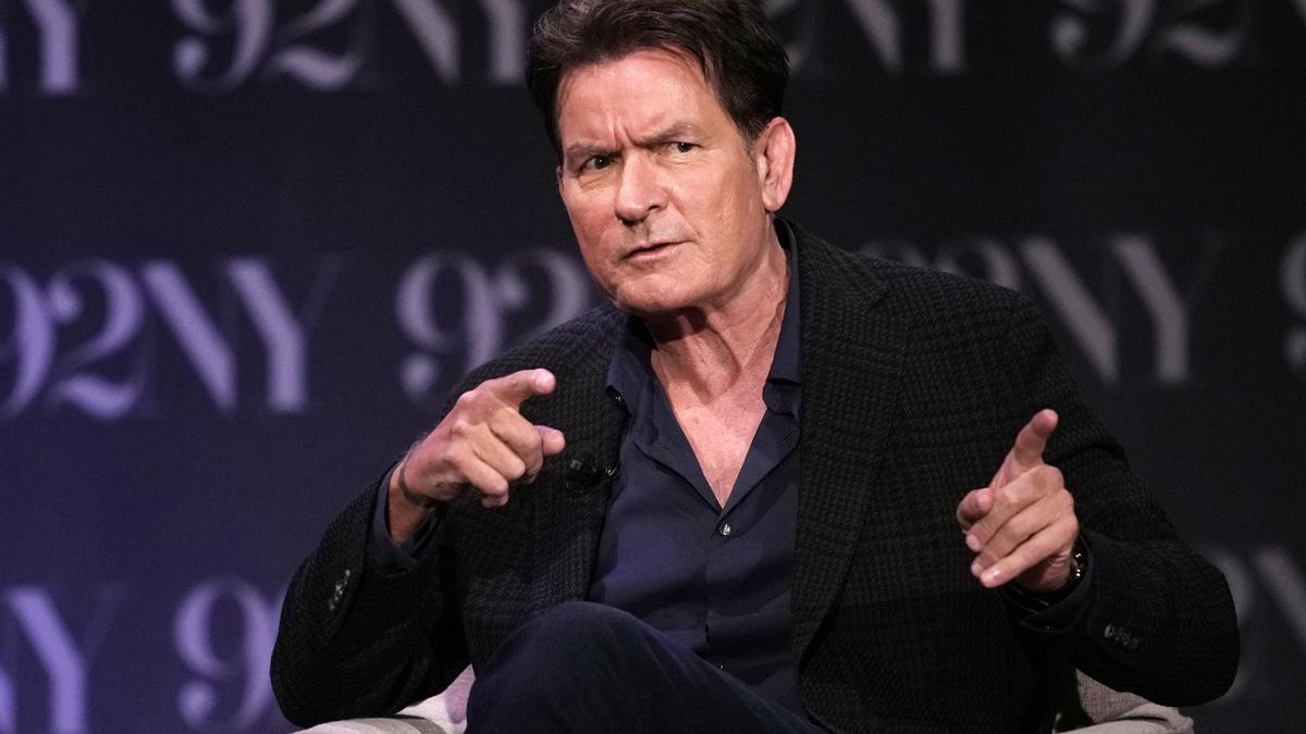 查理辛推出回憶錄 自爆吸毒性上癮