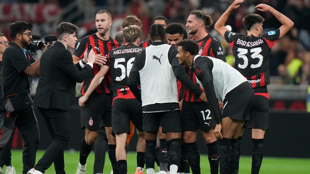 AC米蘭主場以2:1擊敗拿玻里，取代對手上榜首。(美聯社)