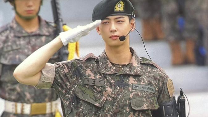 車銀優出席軍訓畢業式 媽媽棄子影優惹熱議