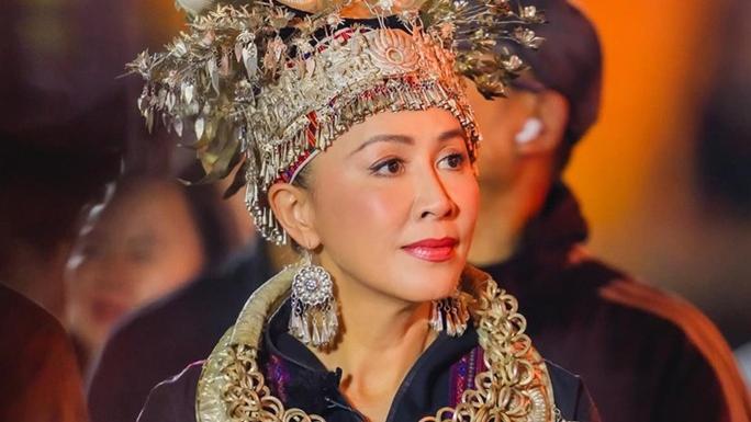 劉嘉玲貴州行時裝騷再遊重慶魔幻山城