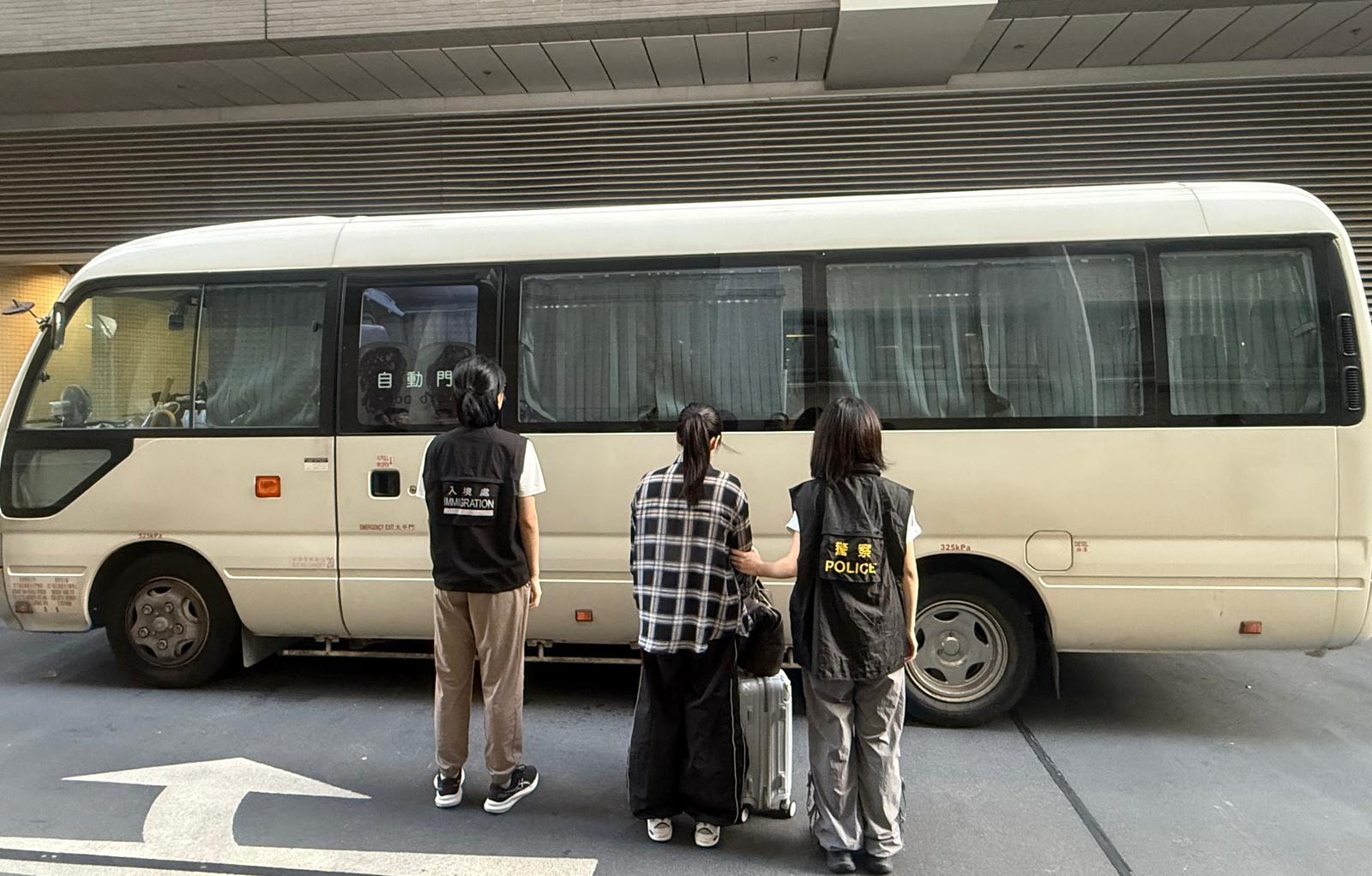 警聯入境處灣仔掃黃拘6人，包括兩泰籍男。(警方圖片)