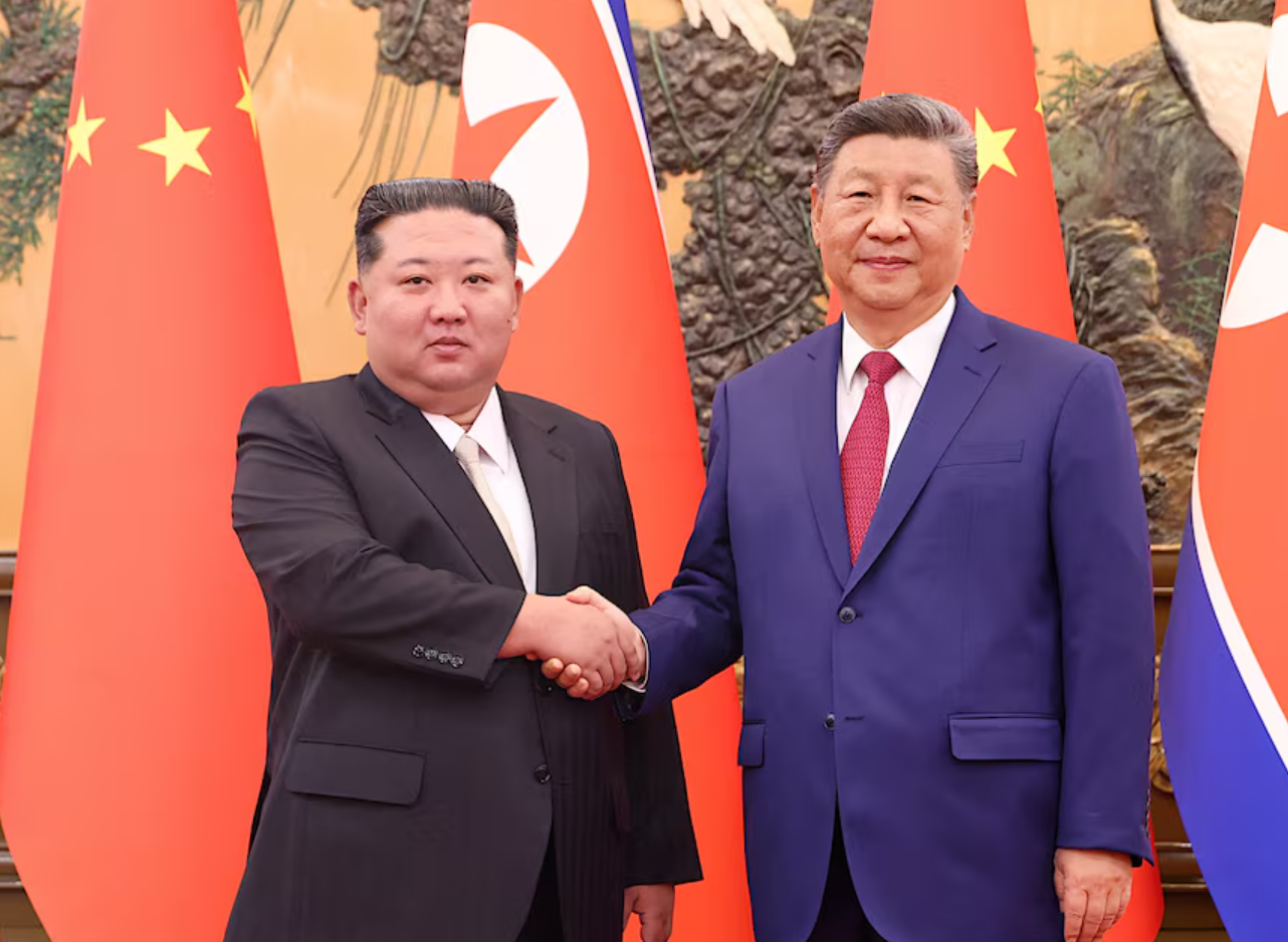 習近平提到金正恩到北京出席抗戰勝利80周年紀念活動，兩人再次會晤，共同規劃了兩黨兩國關係發展藍圖。(資料圖片)