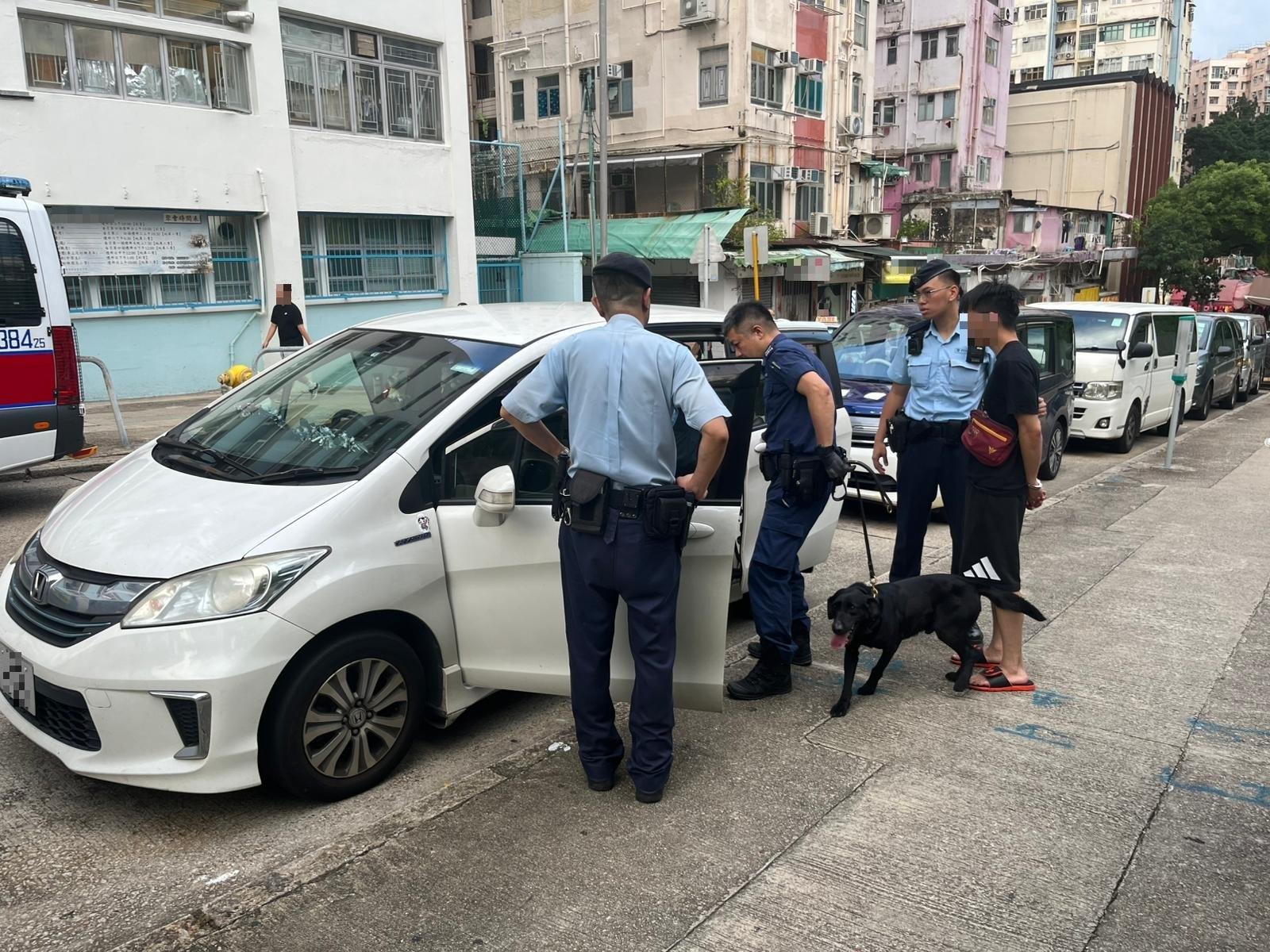 警觀塘截私家車檢5.6萬元K仔可卡因，32歲男司機被捕。(警方圖片)