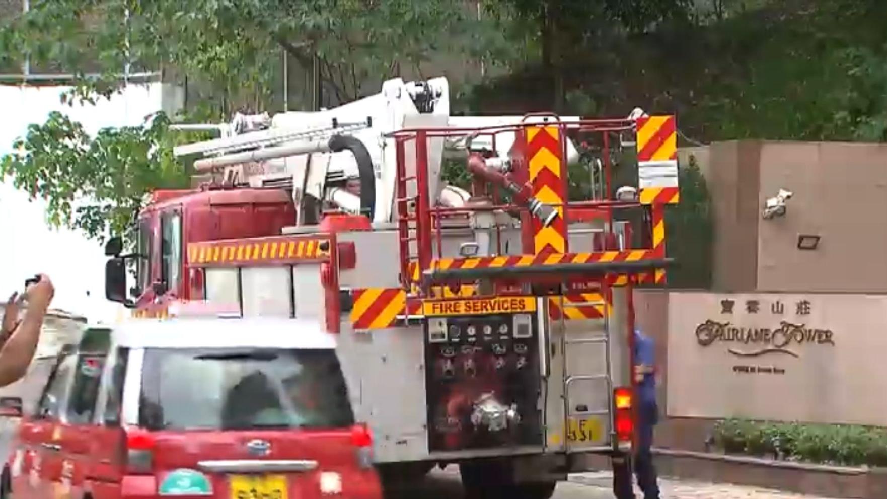 港島半山寶雲道發生火警。（無綫電視新聞截圖）