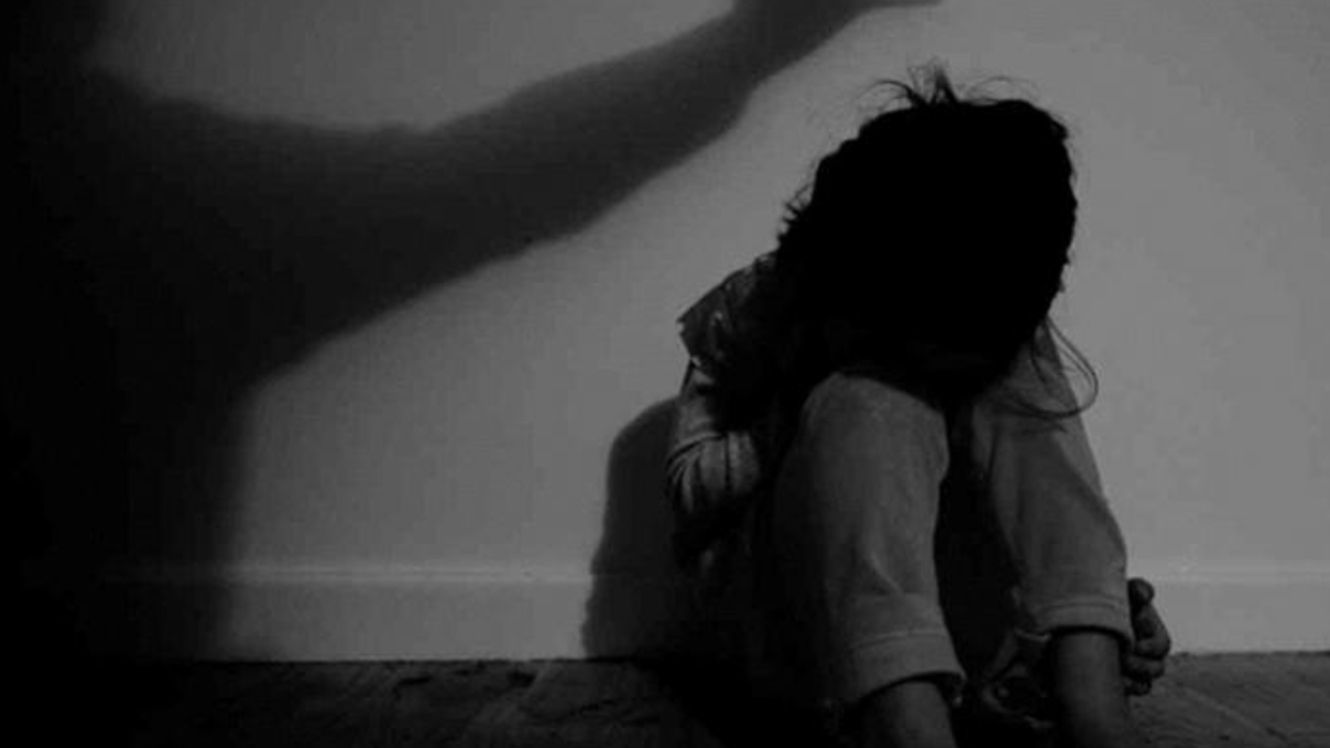 OL出差險遭客戶性侵精神崩潰 法院判定「工傷」。（示意圖／pixabay）